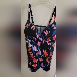 Floral 2 piece swimsuit 38F/Size 18 NWOT